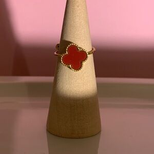 Clover Ring